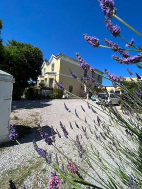 Large Two bed Two bathroom flat in Central Torquay